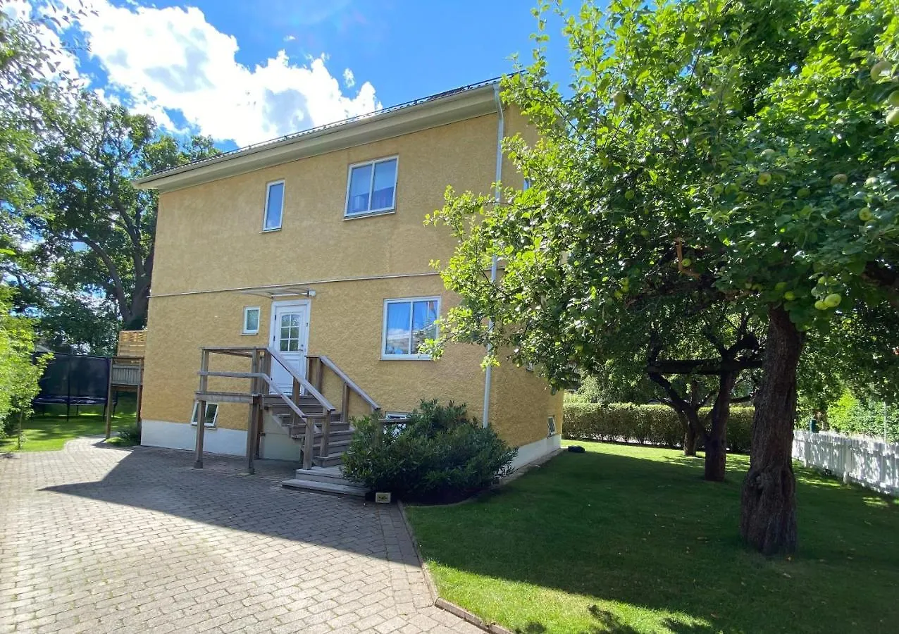 Lower Floor Of 50 Sqm In Nice Villa With Parking Stockholm Schweden
