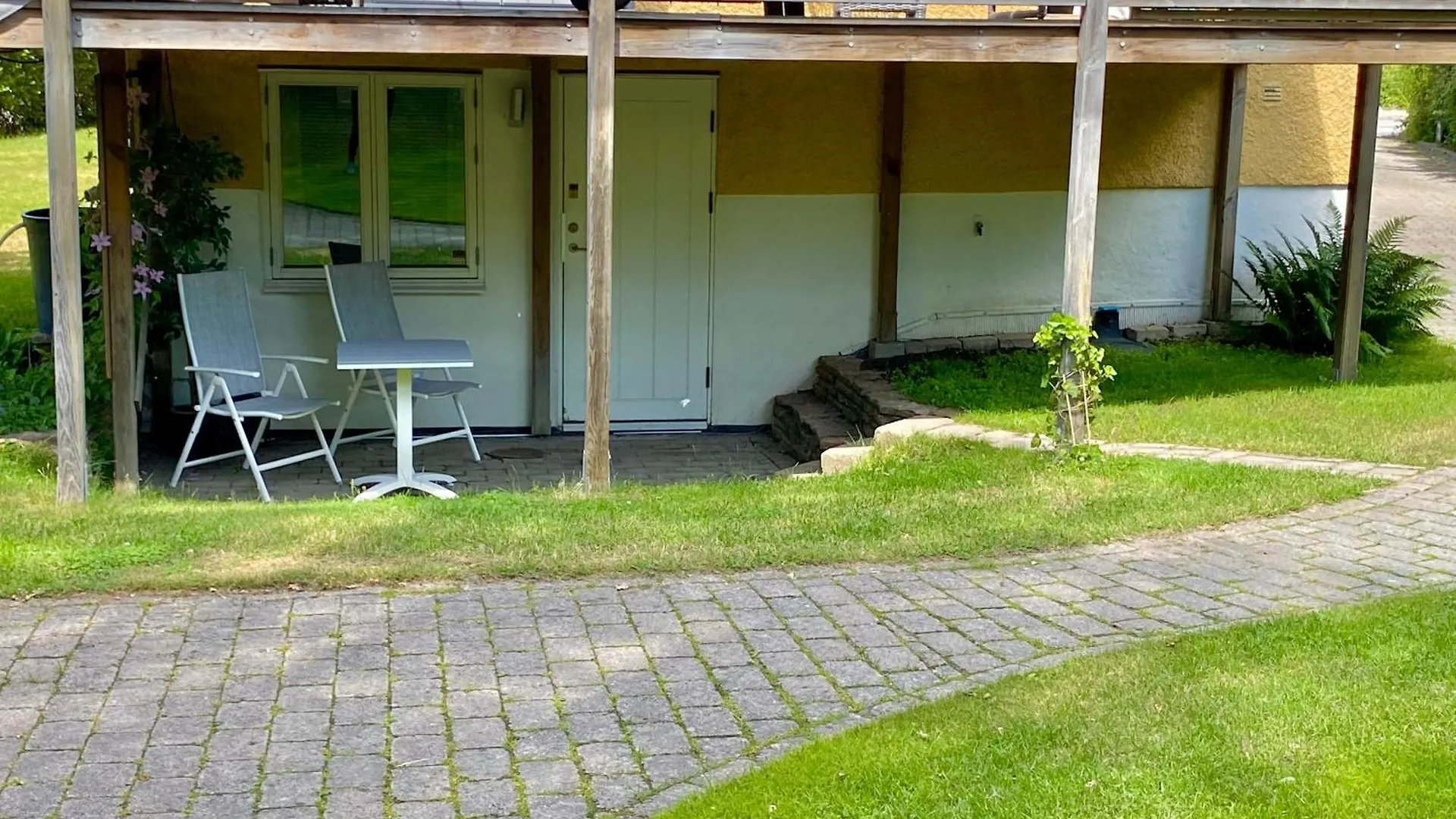 Lower Floor Of 50 Sqm In Nice Villa With Parking Stockholm